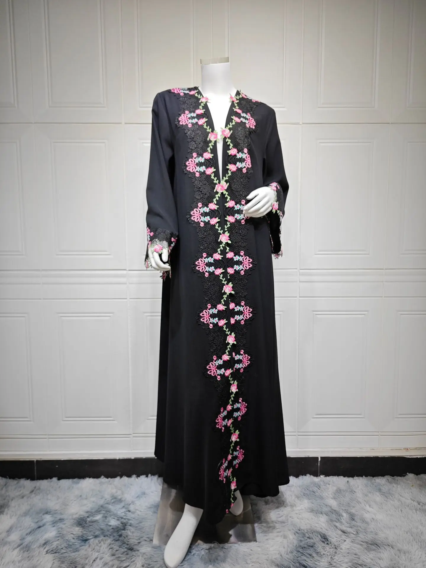 Embroidery Kebaya - عباية كيمونو سوداء مطرزة، جلابية دبي،