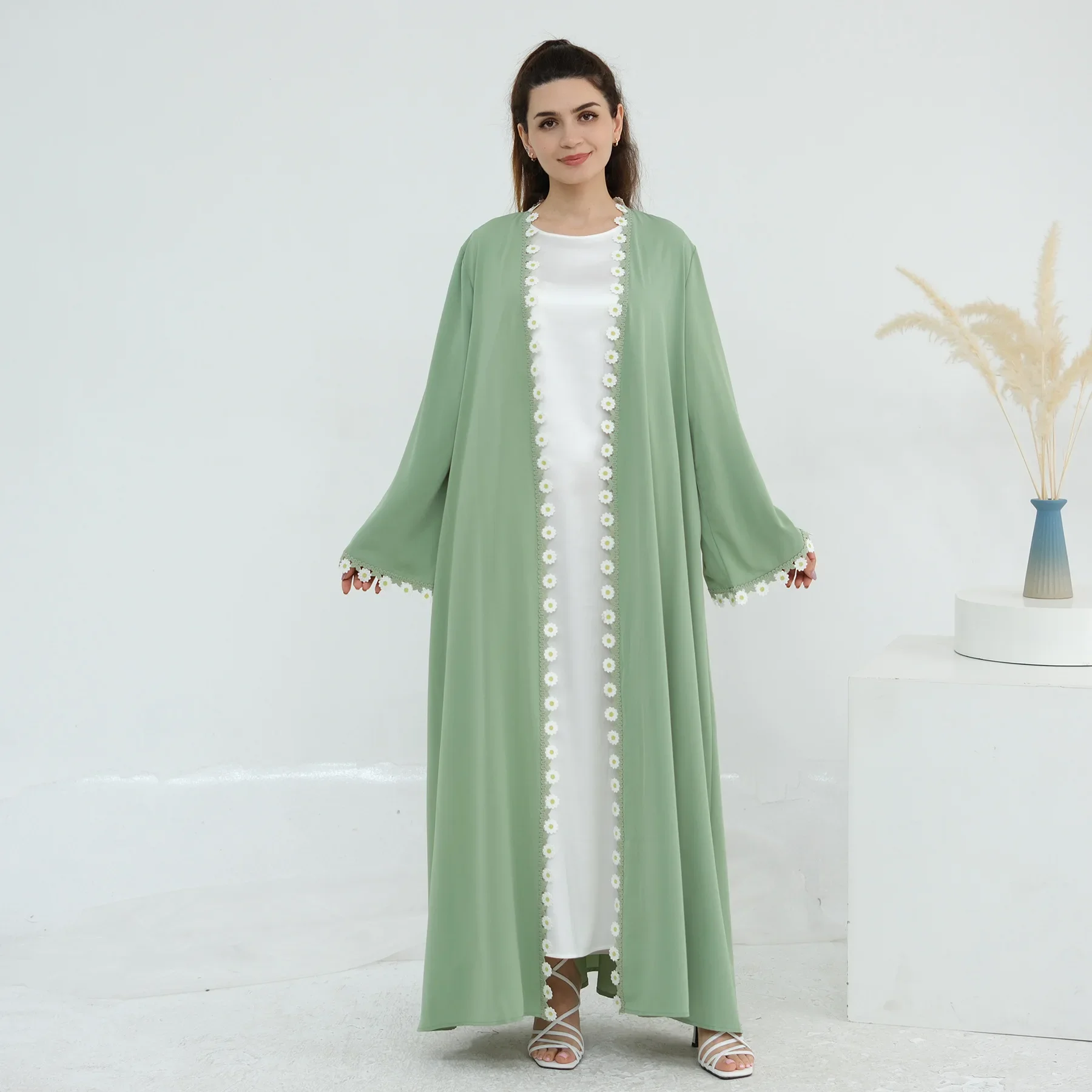 عبايات دبي بتصميم الزهور، قفطا - مراجعة Embroidery Kebaya وسعره